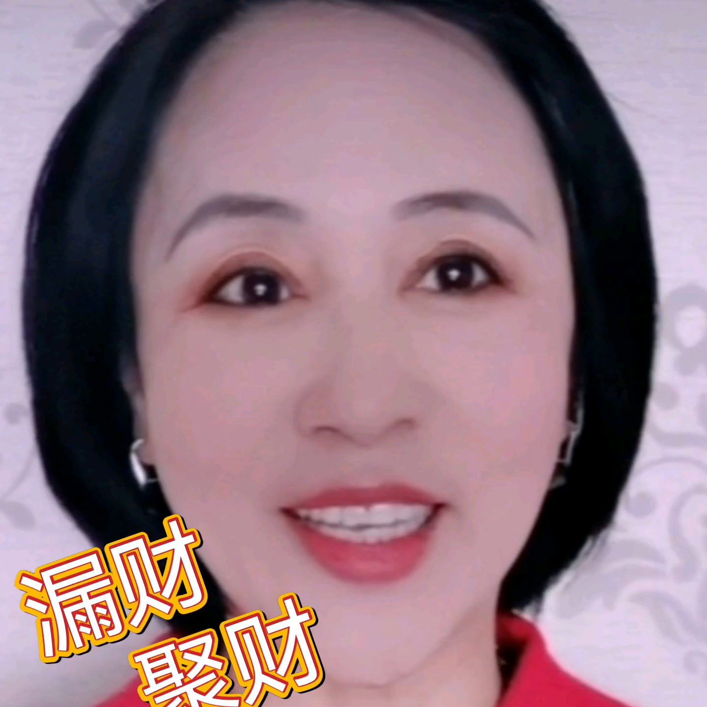 女人嘴唇面相_嘴唇厚的女人面相_最爱咬嘴唇的女人面相