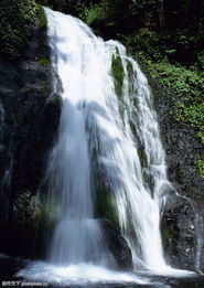 梦见高山流水瀑布美景